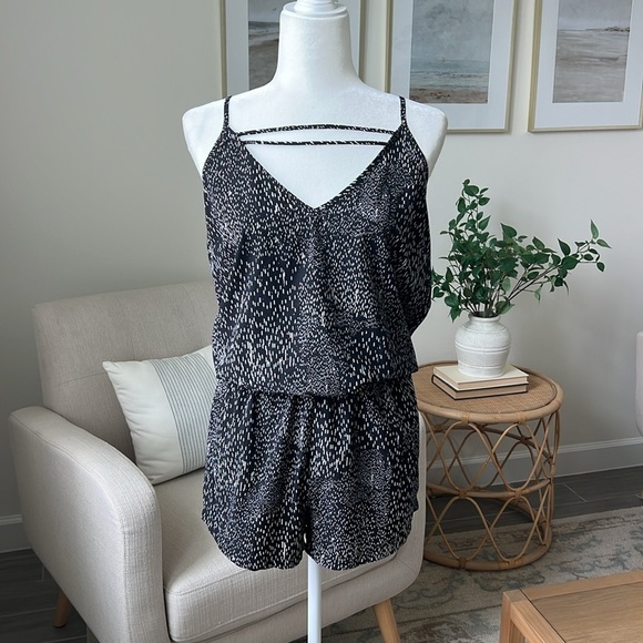 Fabletics Black & White Joel Constellation Print Black White Romper  Large - Picture 1 of 13